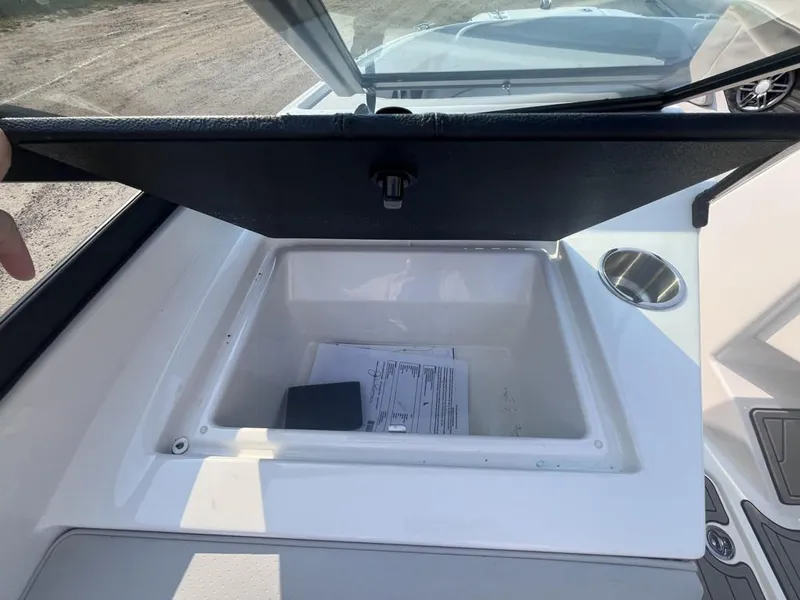 Slide: The Image of Sea Ray SPX 190 Outboard 2023 - 33