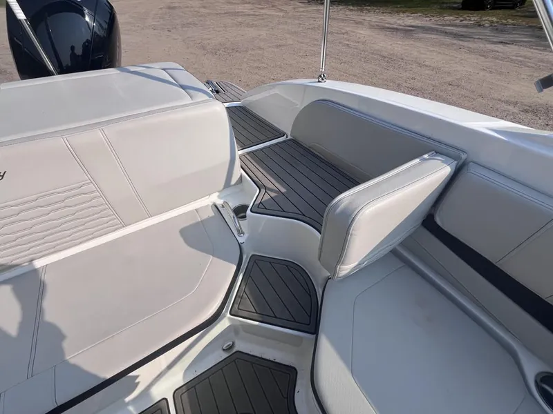 Slide: The Image of Sea Ray SPX 190 Outboard 2023 - 36