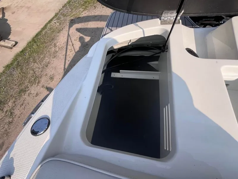 Slide: The Image of Sea Ray SPX 190 Outboard 2023 - 39