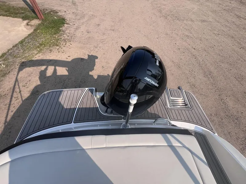 Slide: The Image of Sea Ray SPX 190 Outboard 2023 - 42