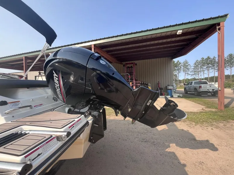 Slide: The Image of Sea Ray SPX 190 Outboard 2023 - 43