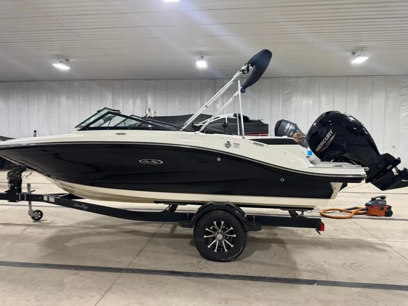 Slide: The Image of Sea Ray SPX 190 Outboard 2023 - 48