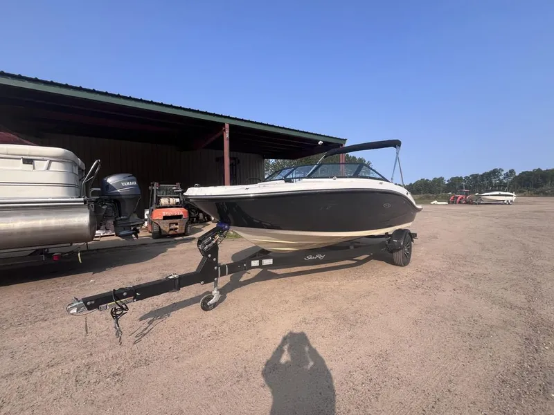 Slide: The Image of Sea Ray SPX 190 Outboard 2023 - 6