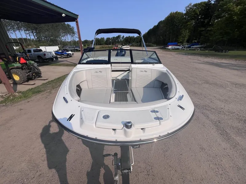 Slide: The Image of Sea Ray SPX 190 Outboard 2023 - 9