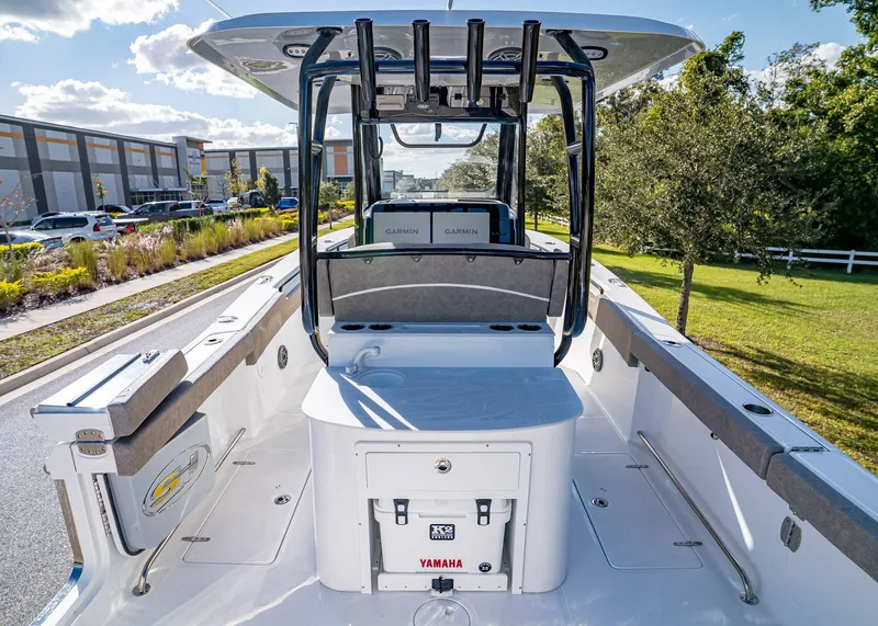 Slide: The Image of Sea Hunt Ultra 285 CB 2026 - 14