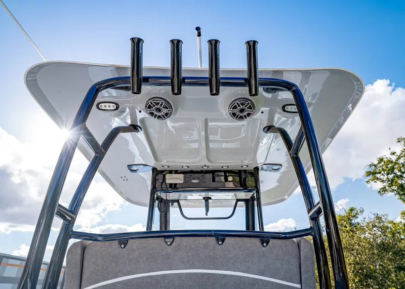 Slide: The Image of Sea Hunt Ultra 285 CB 2026 - 22