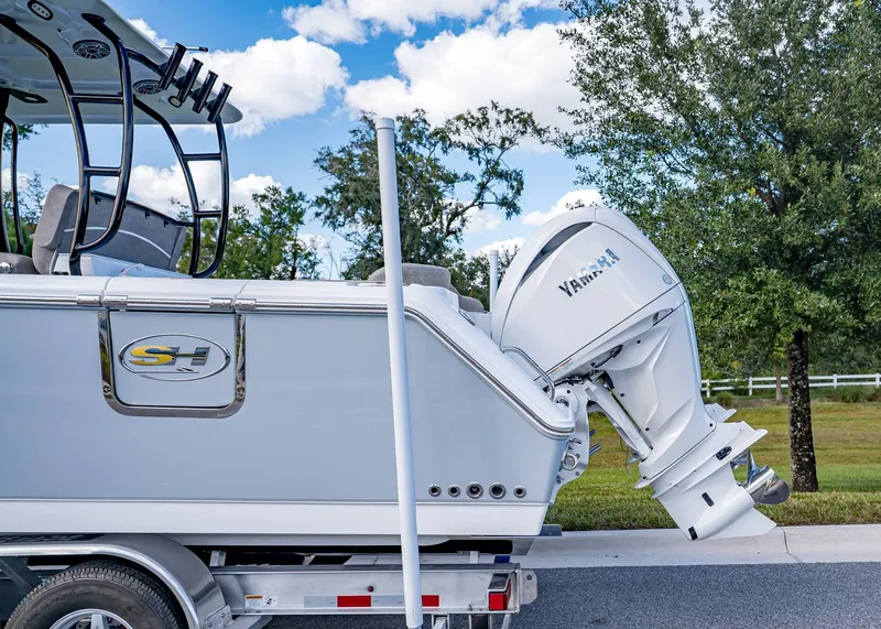 Slide: The Image of Sea Hunt Ultra 285 CB 2026 - 3