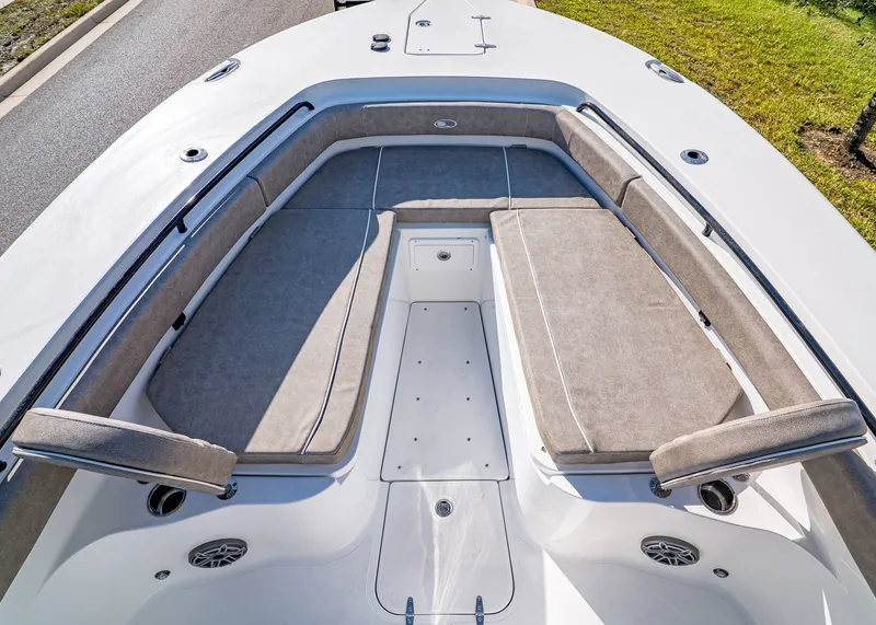 Slide: The Image of Sea Hunt Ultra 285 CB 2026 - 31