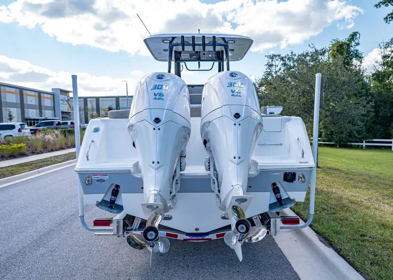 Slide: The Image of Sea Hunt Ultra 285 CB 2026 - 4