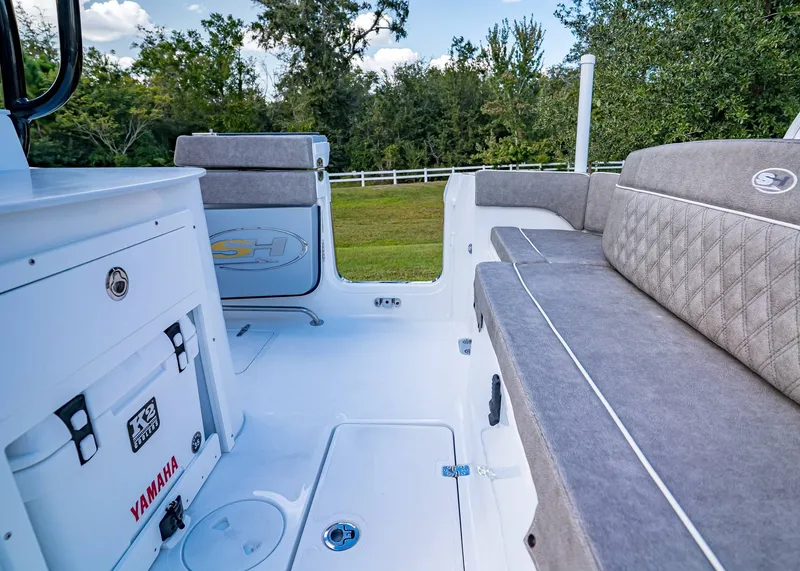 Slide: The Image of Sea Hunt Ultra 285 CB 2026 - 8