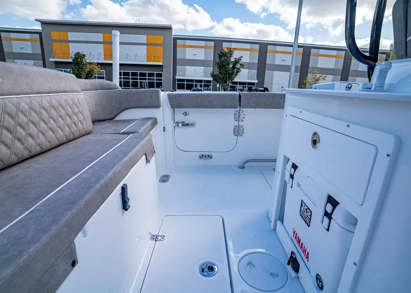 Slide: The Image of Sea Hunt Ultra 285 CB 2026 - 9