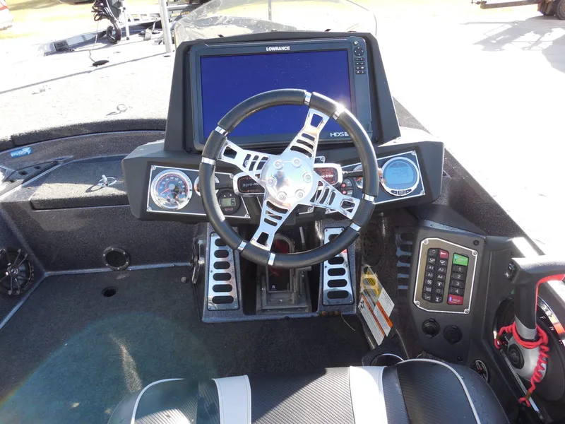 Slide: The Image of Ranger Boats Z520L 2018 - 8