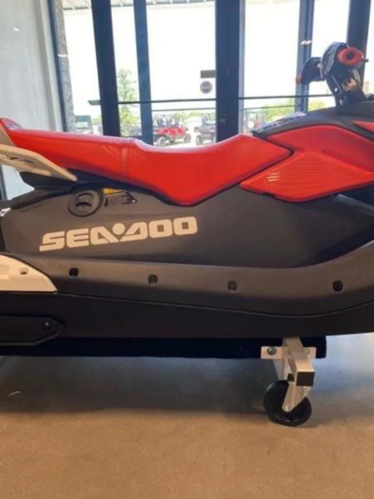 Slide: The Image of Sea-Doo Spark™Trixx for 3 Rotax® 900 ACE™ - 90 i 2026 - 9