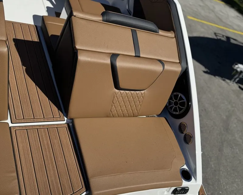 Slide: The Image of Yamaha 222SE 2026 - 12