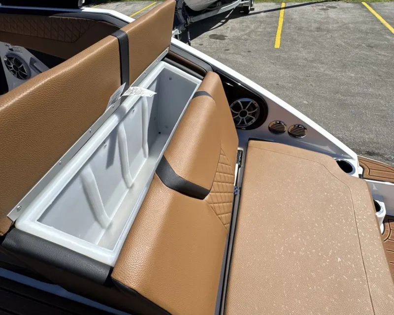 Slide: The Image of Yamaha 222SE 2026 - 13