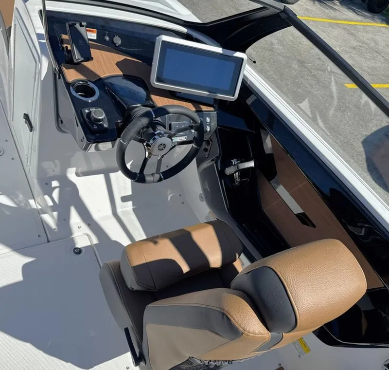 Slide: The Image of Yamaha 222SE 2026 - 18