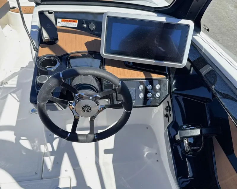 Slide: The Image of Yamaha 222SE 2026 - 19