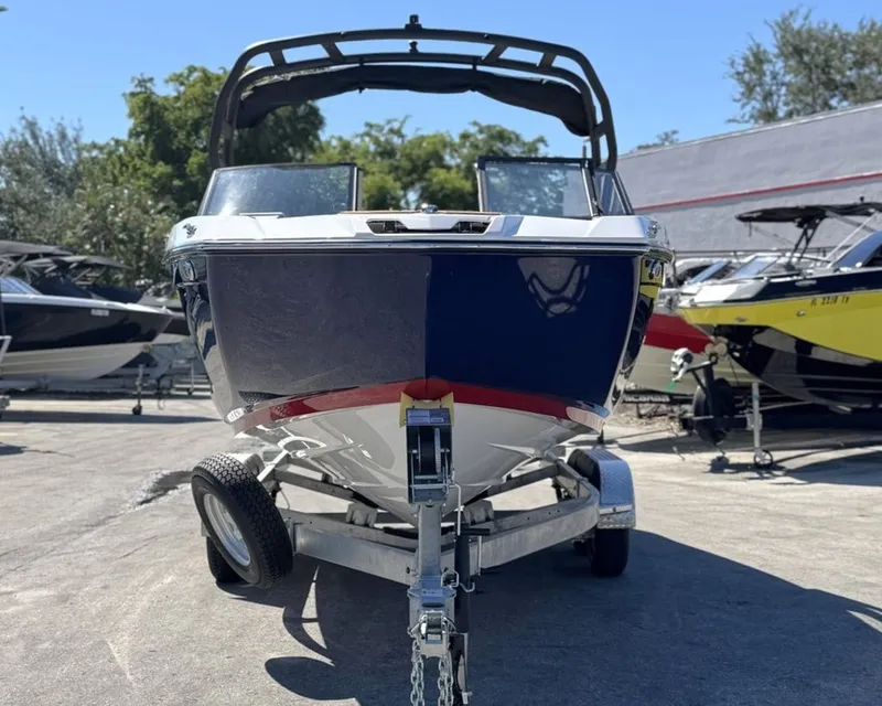 Slide: The Image of Yamaha 222SE 2026 - 2