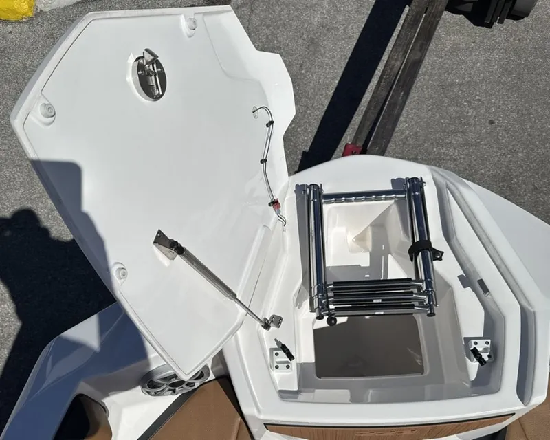 Slide: The Image of Yamaha 222SE 2026 - 29