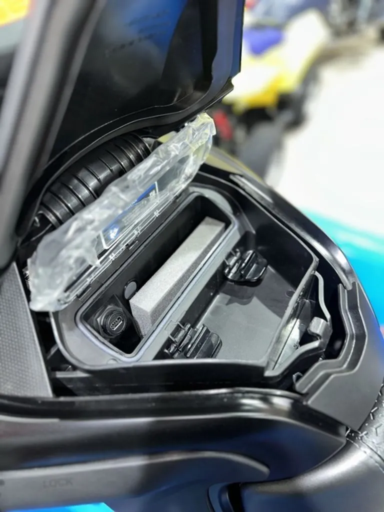 Slide: The Image of Sea-Doo RXT-X™ 325 Gulfstream Blue Premium 2026 - 10