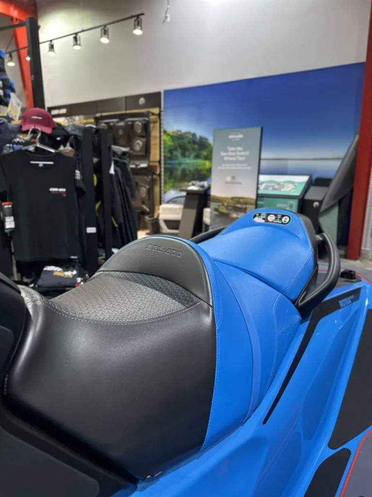 Slide: The Image of Sea-Doo RXT-X™ 325 Gulfstream Blue Premium 2026 - 5