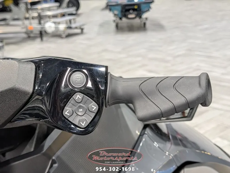 Slide: The Image of Sea-Doo GTX 300 2026 - 18