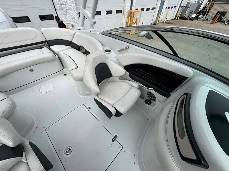 Slide: The Image of Crownline Boats E24XS 2018 - 10