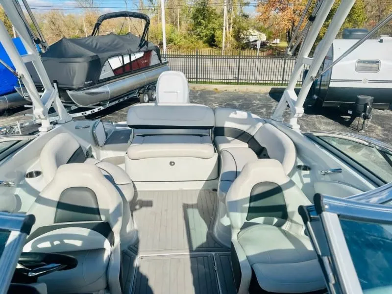 Slide: The Image of Crownline Boats E24XS 2018 - 15