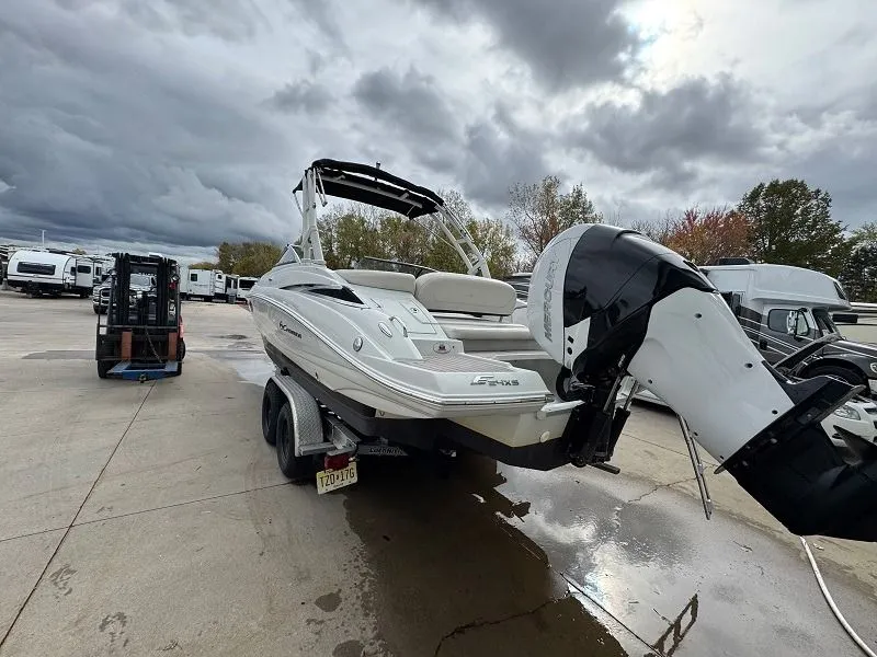 Slide: The Image of Crownline Boats E24XS 2018 - 5