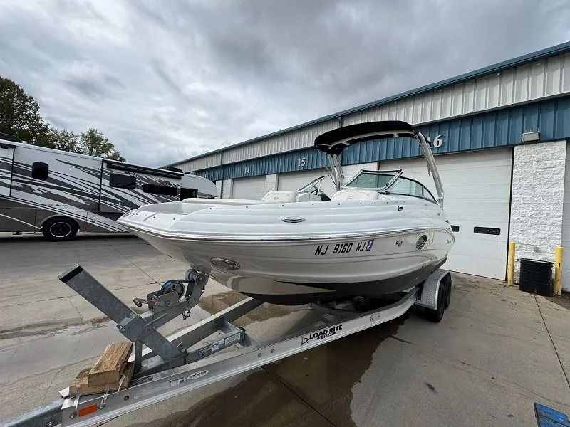 Slide: The Image of Crownline Boats E24XS 2018 - 7