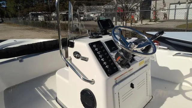 Slide: The Image of Sea Pro 172 Bay 2025 - 3