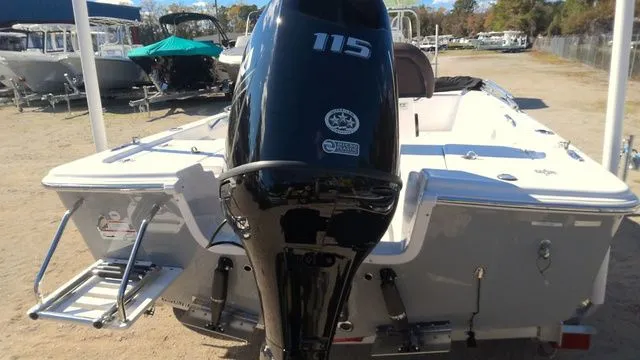 Slide: The Image of Sea Pro 172 Bay 2025 - 4