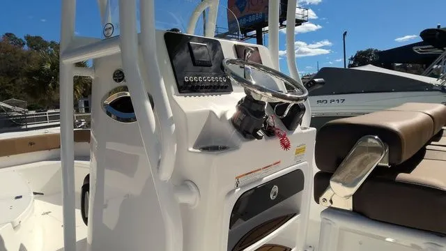 Slide: The Image of Sea Pro 202 Center Console 2026 - 5