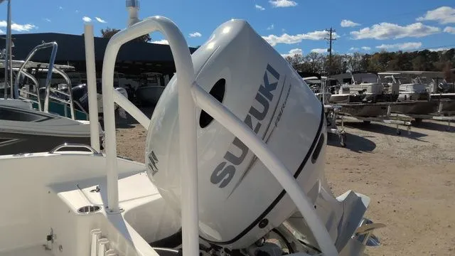 Slide: The Image of Sea Pro 202 Center Console 2026 - 6