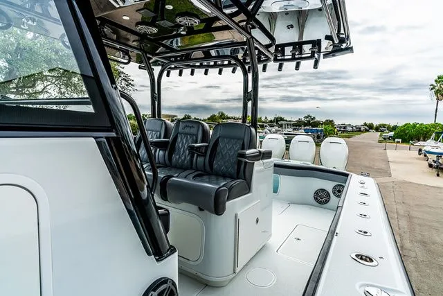 Slide: The Image of Yellowfin 39 Offshore 2018 - 10