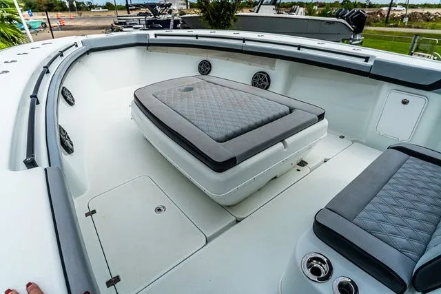 Slide: The Image of Yellowfin 39 Offshore 2018 - 14