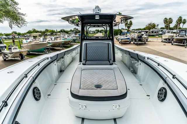 Slide: The Image of Yellowfin 39 Offshore 2018 - 15