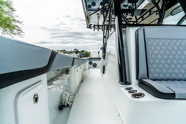 Slide: The Image of Yellowfin 39 Offshore 2018 - 16