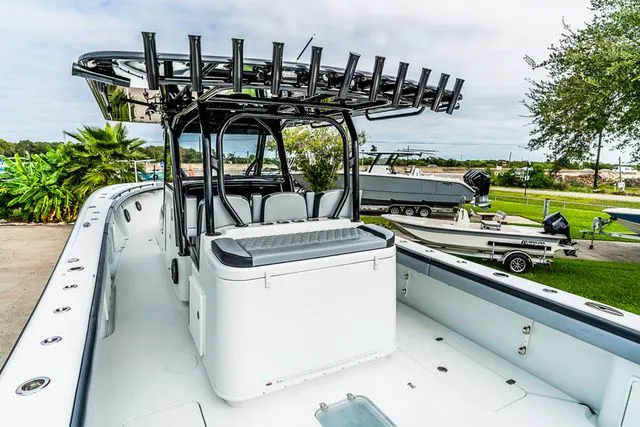 Slide: The Image of Yellowfin 39 Offshore 2018 - 19