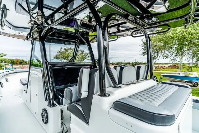 Slide: The Image of Yellowfin 39 Offshore 2018 - 5