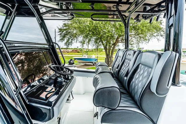 Slide: The Image of Yellowfin 39 Offshore 2018 - 6