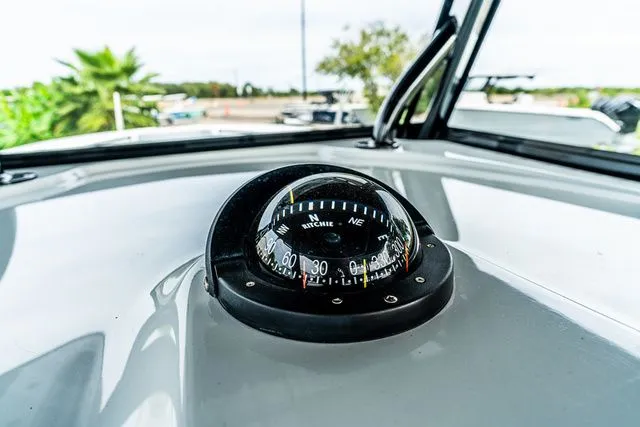 Slide: The Image of Yellowfin 39 Offshore 2018 - 8