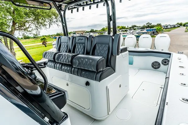 Slide: The Image of Yellowfin 39 Offshore 2018 - 9