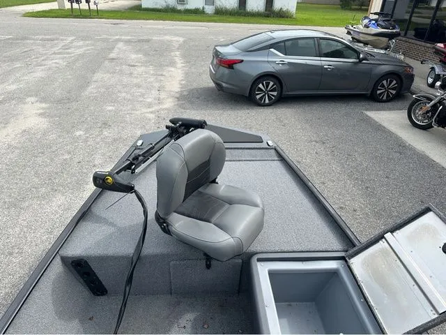 Slide: The Image of Tracker BASS TRACKER CLASSIC XL W/50HP 2025 - 10