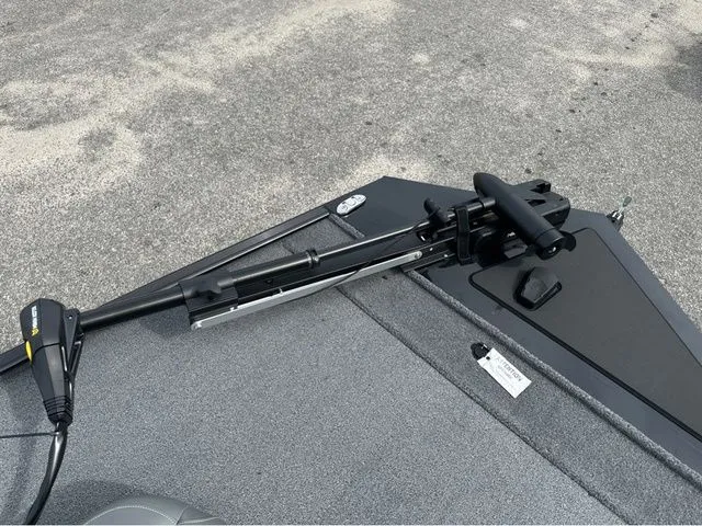 Slide: The Image of Tracker BASS TRACKER CLASSIC XL W/50HP 2025 - 12