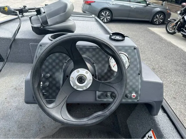 Slide: The Image of Tracker BASS TRACKER CLASSIC XL W/50HP 2025 - 14