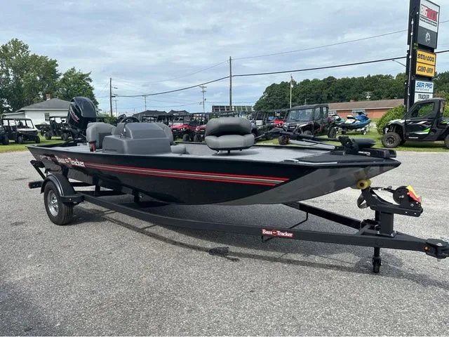 Slide: The Image of Tracker BASS TRACKER CLASSIC XL W/50HP 2025 - 5