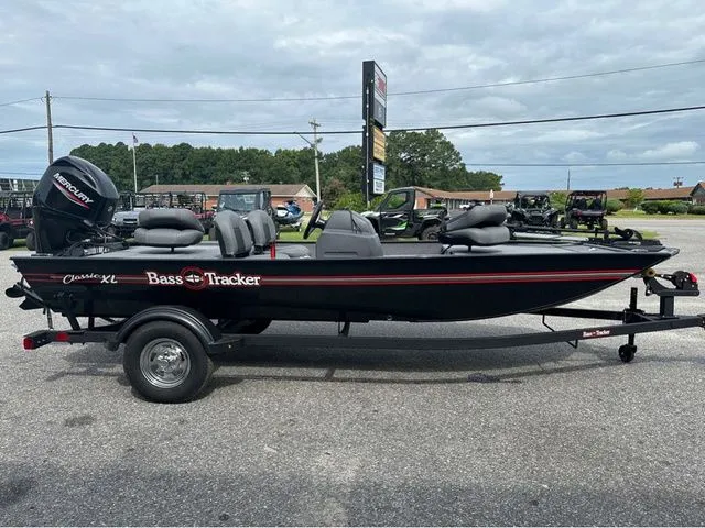 Slide: The Image of Tracker BASS TRACKER CLASSIC XL W/50HP 2025 - 6