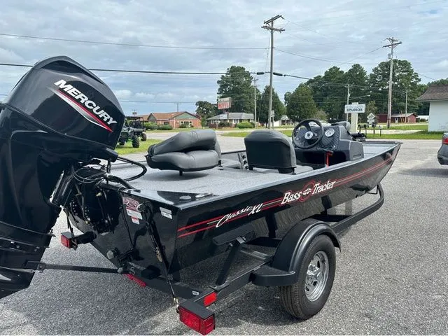 Slide: The Image of Tracker BASS TRACKER CLASSIC XL W/50HP 2025 - 7