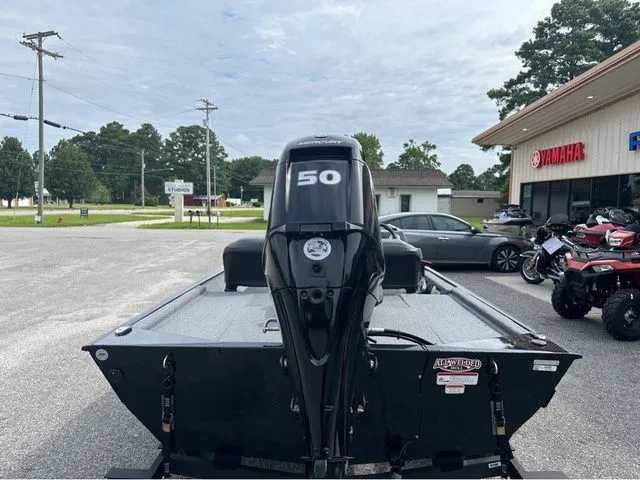 Slide: The Image of Tracker BASS TRACKER CLASSIC XL W/50HP 2025 - 8